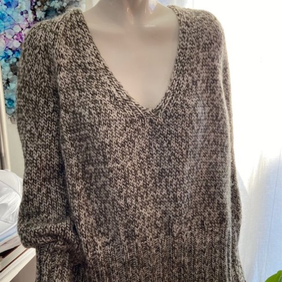 V neck Knit sweater - Picture 2 of 3